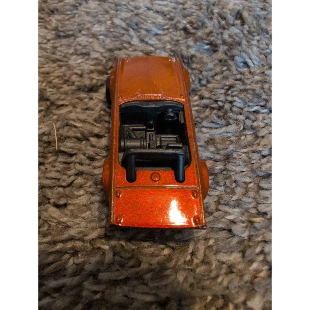Hot Wheels Triumph TR6 2009 Mattel Race Day Orange 1:64 Diecast Car